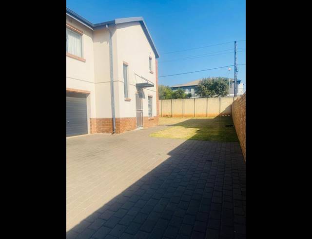 4 BEDROOM HOUSE FOR SALE IN CLAYVILLE